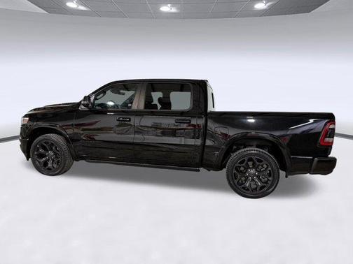 Diamond Black Crystal Pearlcoat 2023 RAM 1500 Limited