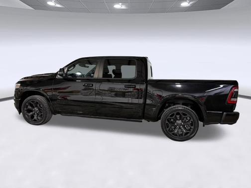 Diamond Black Crystal Pearlcoat 2023 RAM 1500 Limited