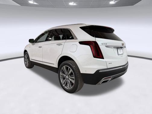 Crystal White Tricoat 2026 Cadillac XT5 Premium Luxury