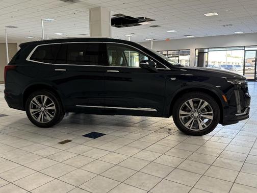 2025 Cadillac XT6 Premium Luxury FWD