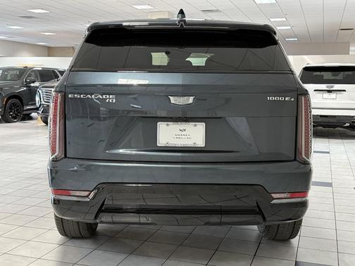 2025 Cadillac Escalade Sport