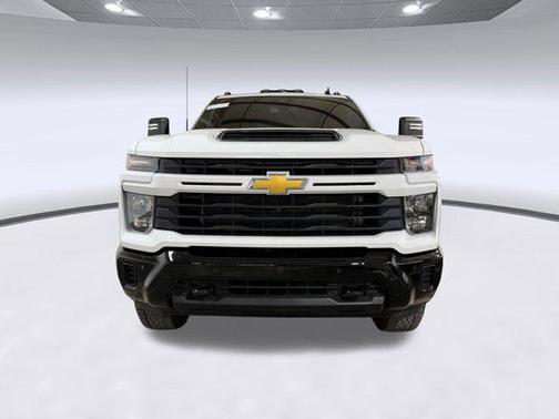 Summit White 2025 Chevrolet Silverado 2500 Custom