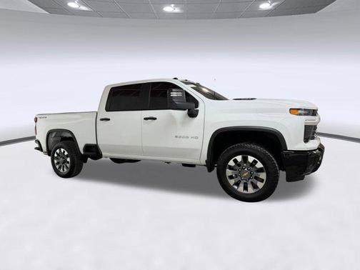 Summit White 2025 Chevrolet Silverado 2500 Custom