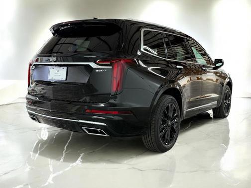 2025 Cadillac XT6 Luxury FWD