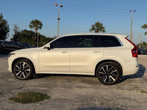 Crystal White Metallic 2020 Volvo XC90 T6 Momentum