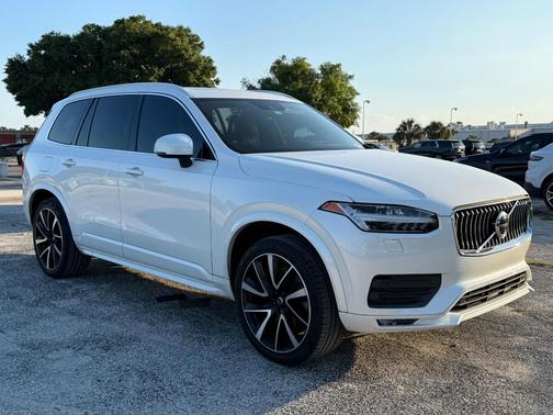 Crystal White Metallic 2020 Volvo XC90 T6 Momentum