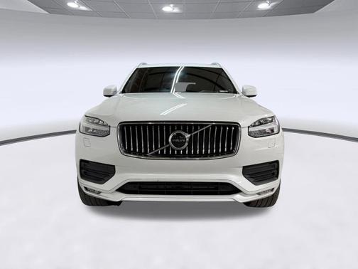 Crystal White Metallic 2020 Volvo XC90 T6 Momentum