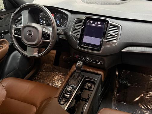 Crystal White Metallic 2020 Volvo XC90 T6 Momentum