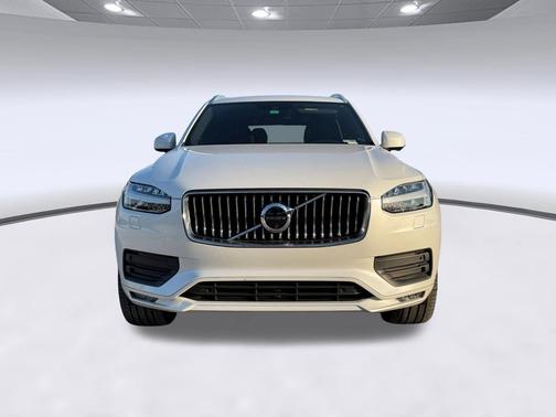 Crystal White Metallic 2020 Volvo XC90 T6 Momentum