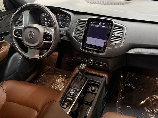 Crystal White Metallic 2020 Volvo XC90 T6 Momentum