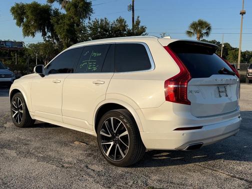 Crystal White Metallic 2020 Volvo XC90 T6 Momentum