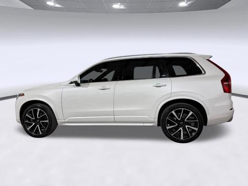 Crystal White Metallic 2020 Volvo XC90 T6 Momentum