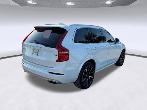 Crystal White Metallic 2020 Volvo XC90 T6 Momentum