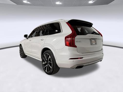 Crystal White Metallic 2020 Volvo XC90 T6 Momentum
