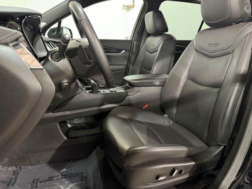 Stellar Black Metallic 2024 Cadillac XT6 Premium Luxury FWD