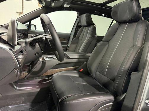 Argent Silver Metallic 2026 Cadillac VISTIQ Sport