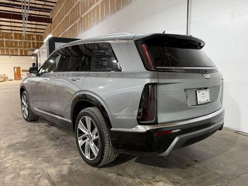 Argent Silver Metallic 2026 Cadillac VISTIQ Luxury