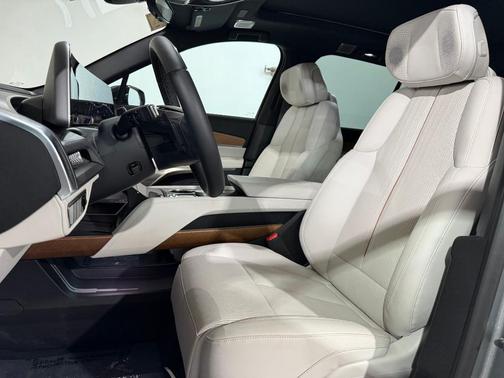 Argent Silver Metallic 2026 Cadillac VISTIQ Luxury