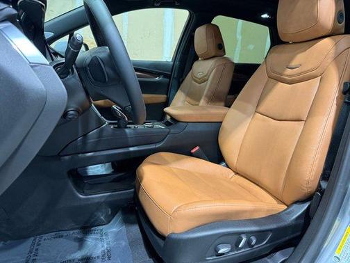 Argent Silver Metallic 2026 Cadillac XT5 Premium Luxury