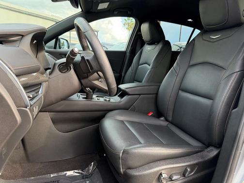Argent Silver Metallic 2023 Cadillac XT4 Sport