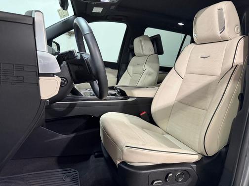 Argent Silver Metallic 2025 Cadillac Escalade Sport