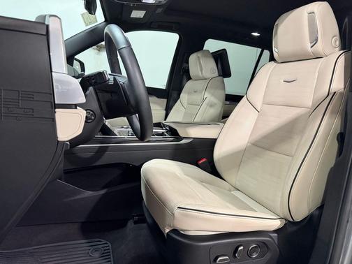 Argent Silver Metallic 2025 Cadillac Escalade Sport