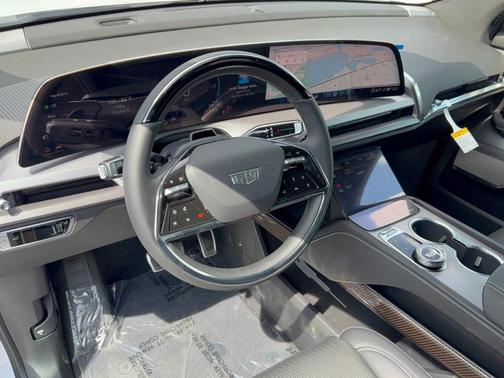 Vibrant White Tricoat 2027 Cadillac VISTIQ Sport