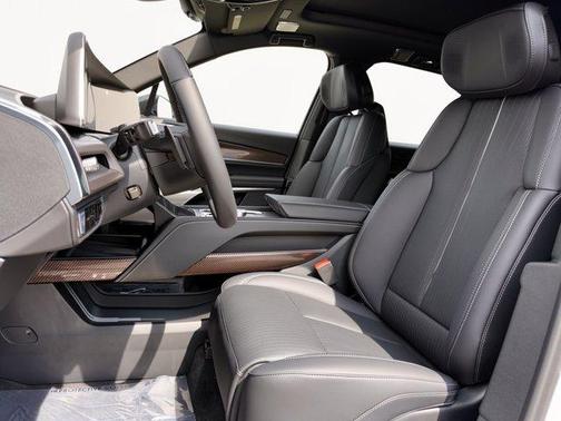 Vibrant White Tricoat 2027 Cadillac VISTIQ Sport