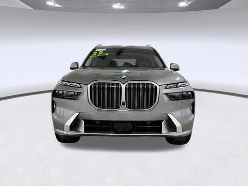 Gray 2025 BMW X7 xDrive40i