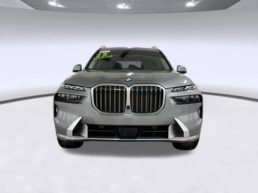 Gray 2025 BMW X7 xDrive40i
