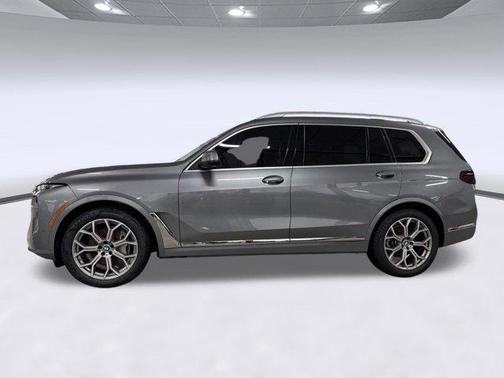 Gray 2025 BMW X7 xDrive40i