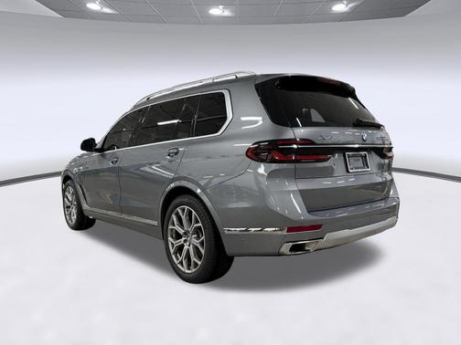 Gray 2025 BMW X7 xDrive40i