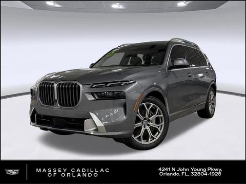 Gray 2025 BMW X7 xDrive40i