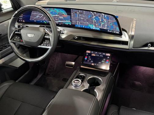Vibrant White Tricoat 2026 Cadillac VISTIQ Sport