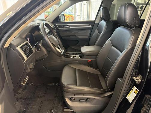 Deep Black Pearl 2023 Volkswagen Atlas 3.6L SEL