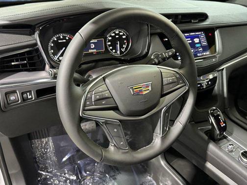 2025 Cadillac XT5 Luxury