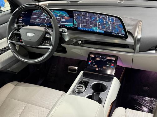 2026 Cadillac VISTIQ Luxury