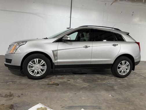 Radiant Silver Metallic 2014 Cadillac SRX Base