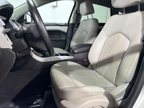 Radiant Silver Metallic 2014 Cadillac SRX Base