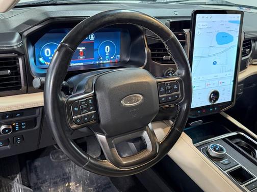 Star White Metallic Tri-Coat 2022 Ford Expedition Max Platinum