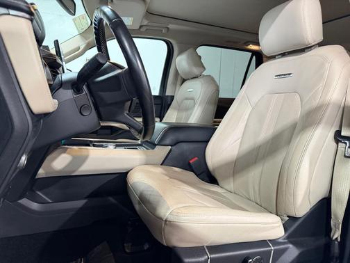 Star White Metallic Tri-Coat 2022 Ford Expedition Max Platinum