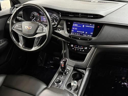 Crystal White Tricoat 2021 Cadillac XT5 Luxury