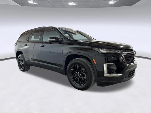 Mosaic Black Metallic 2023 Chevrolet Traverse LT Cloth