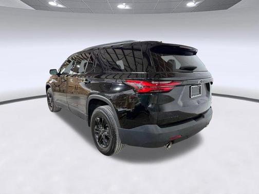 Mosaic Black Metallic 2023 Chevrolet Traverse LT Cloth