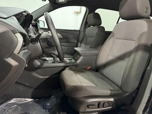 Mosaic Black Metallic 2023 Chevrolet Traverse LT Cloth