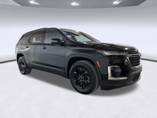 Mosaic Black Metallic 2023 Chevrolet Traverse LT Cloth