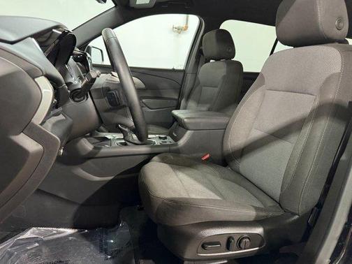 Mosaic Black Metallic 2023 Chevrolet Traverse LT Cloth