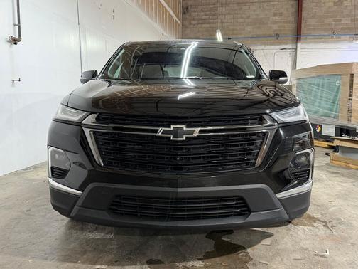 Mosaic Black Metallic 2023 Chevrolet Traverse LT Cloth