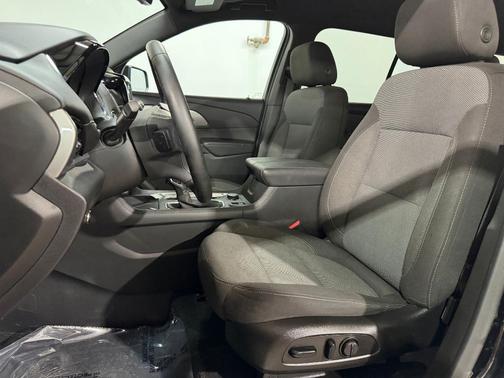 Mosaic Black Metallic 2023 Chevrolet Traverse LT Cloth