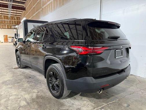 Mosaic Black Metallic 2023 Chevrolet Traverse LT Cloth